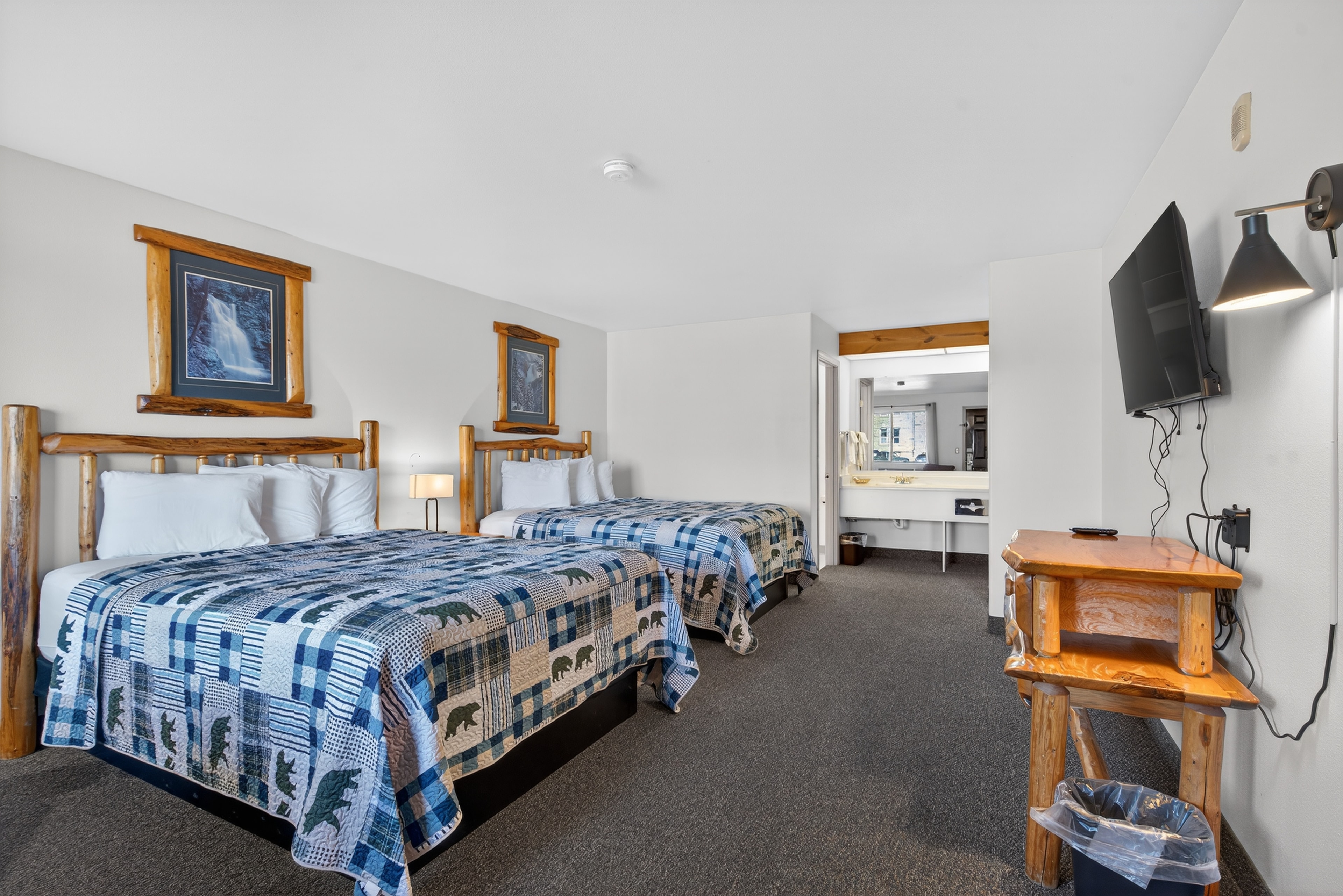 Three Queens Suite